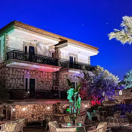 Woodtown Alaçatı Otel *