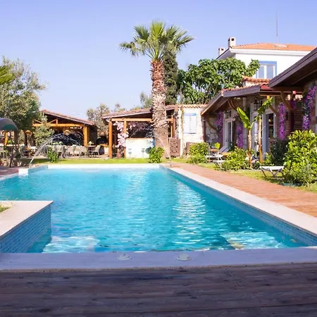 Woodtown Alaçatı Otel *